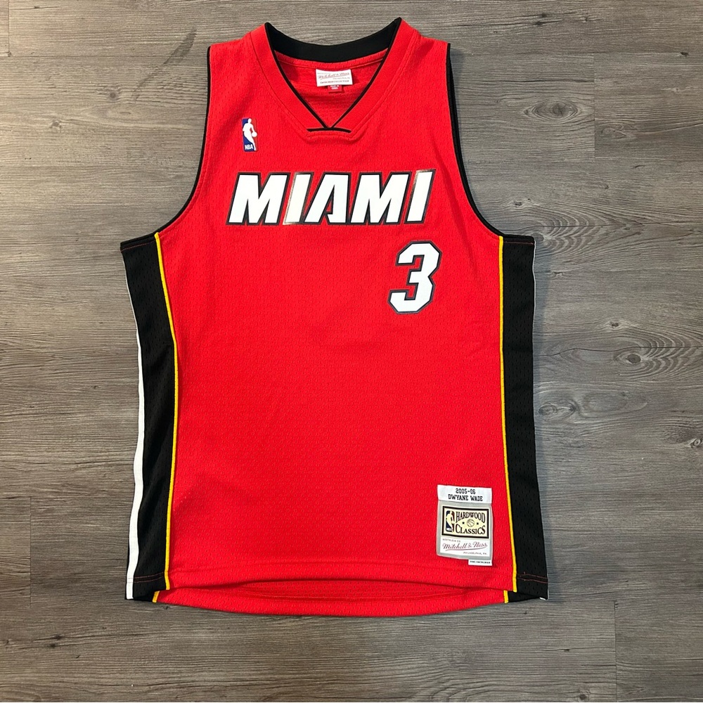 Mitchell & Ness NBA Miami Heat Dwayne Wade Swingman Jersey 2005-2006 Size Large